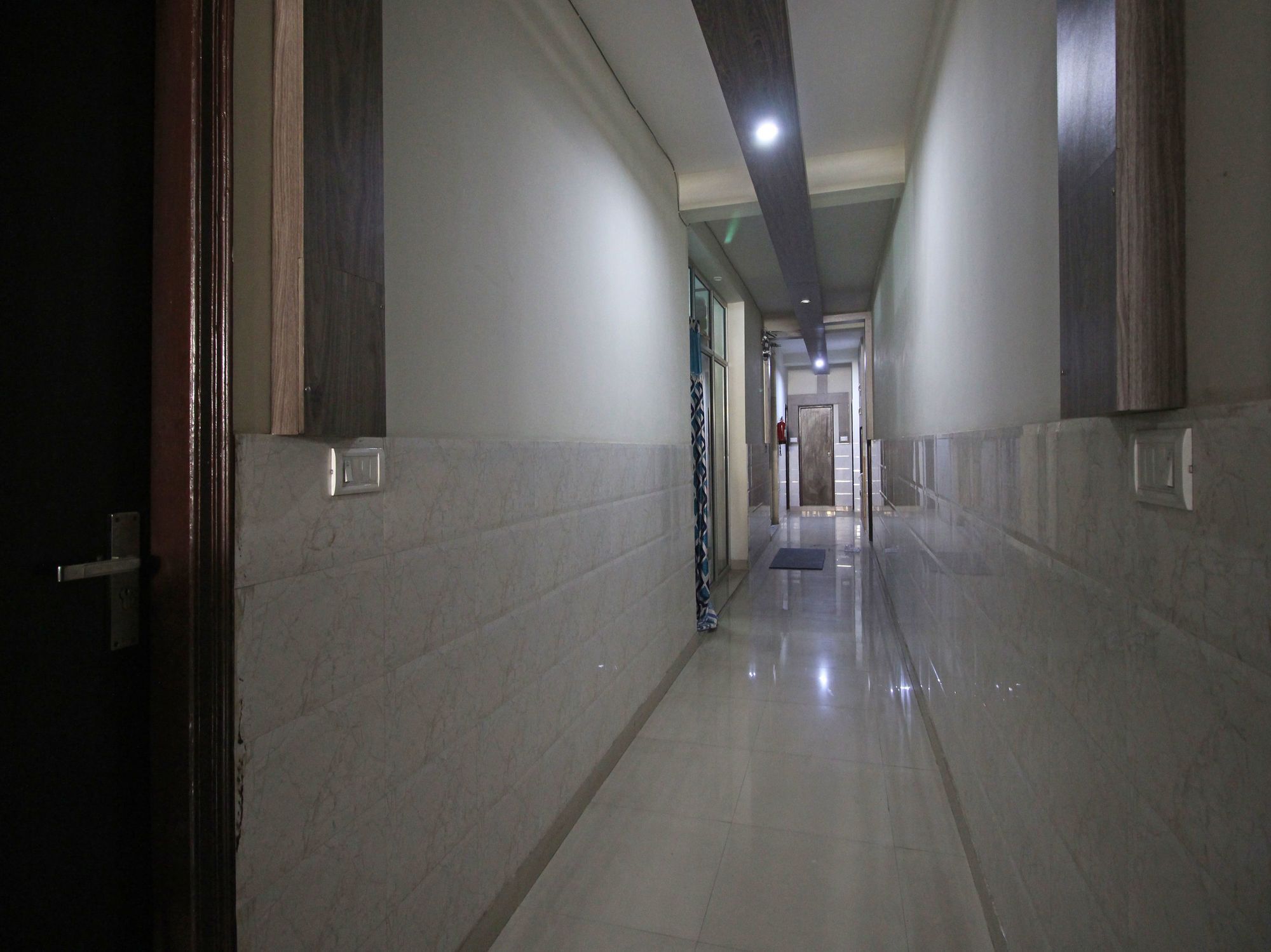 Oyo 576 Hotel Shree Kanta Residency グルガウン エクステリア 写真