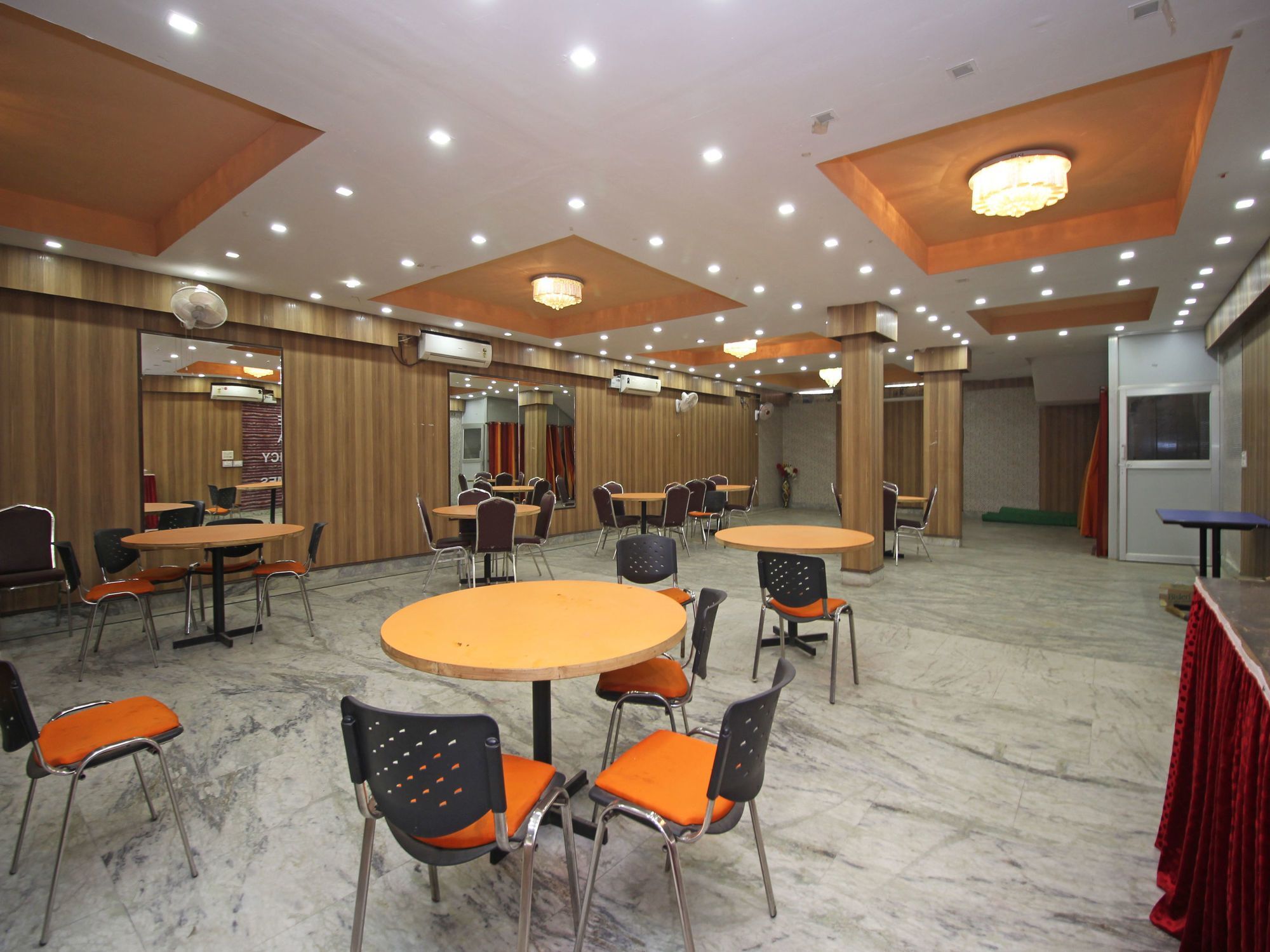 Oyo 576 Hotel Shree Kanta Residency グルガウン エクステリア 写真