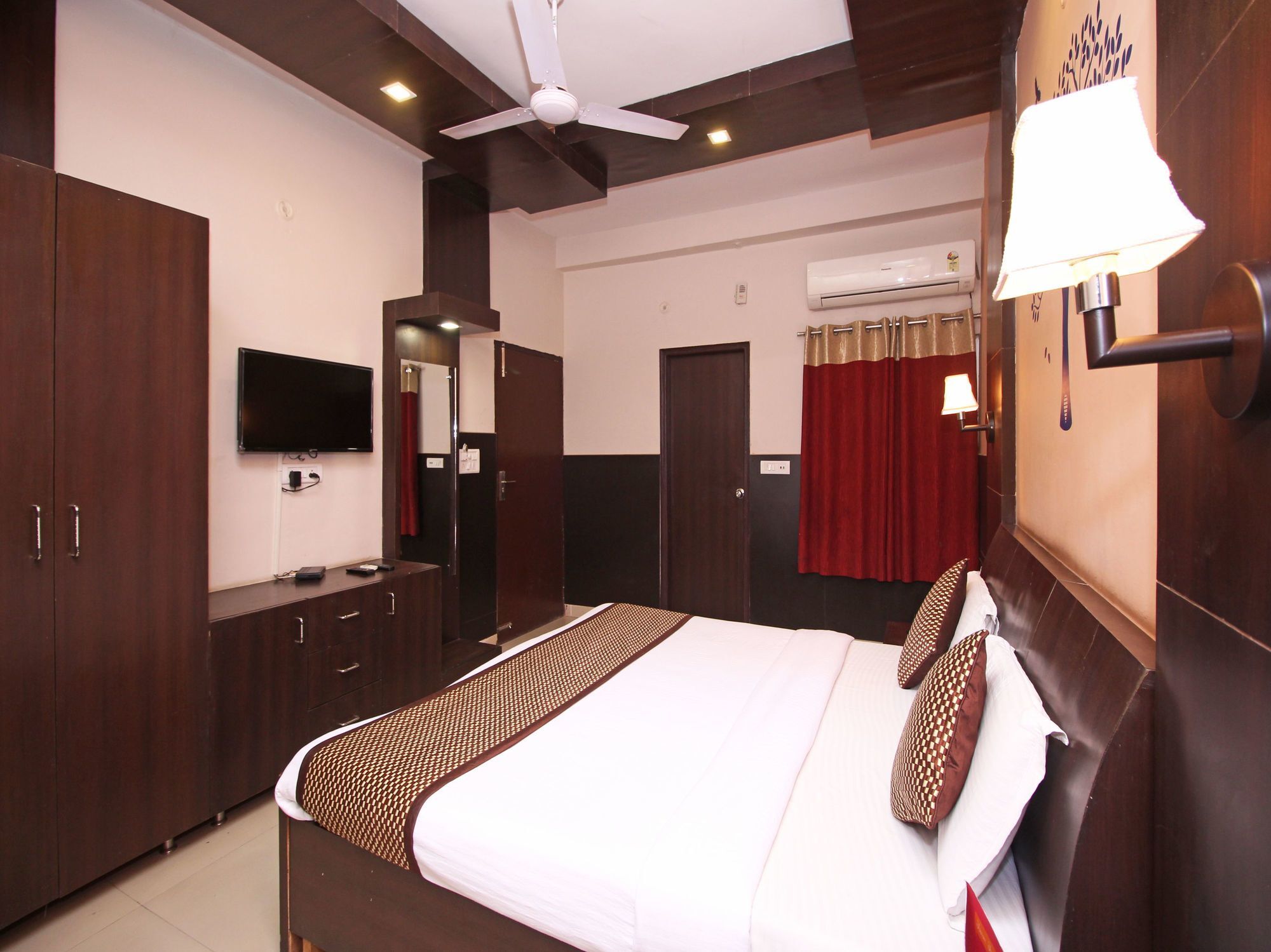 Oyo 576 Hotel Shree Kanta Residency グルガウン エクステリア 写真