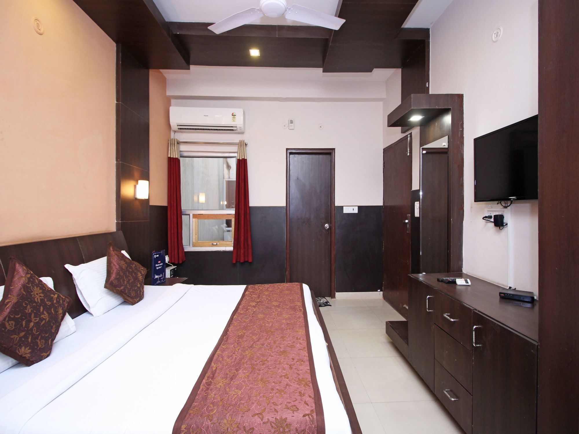 Oyo 576 Hotel Shree Kanta Residency グルガウン エクステリア 写真