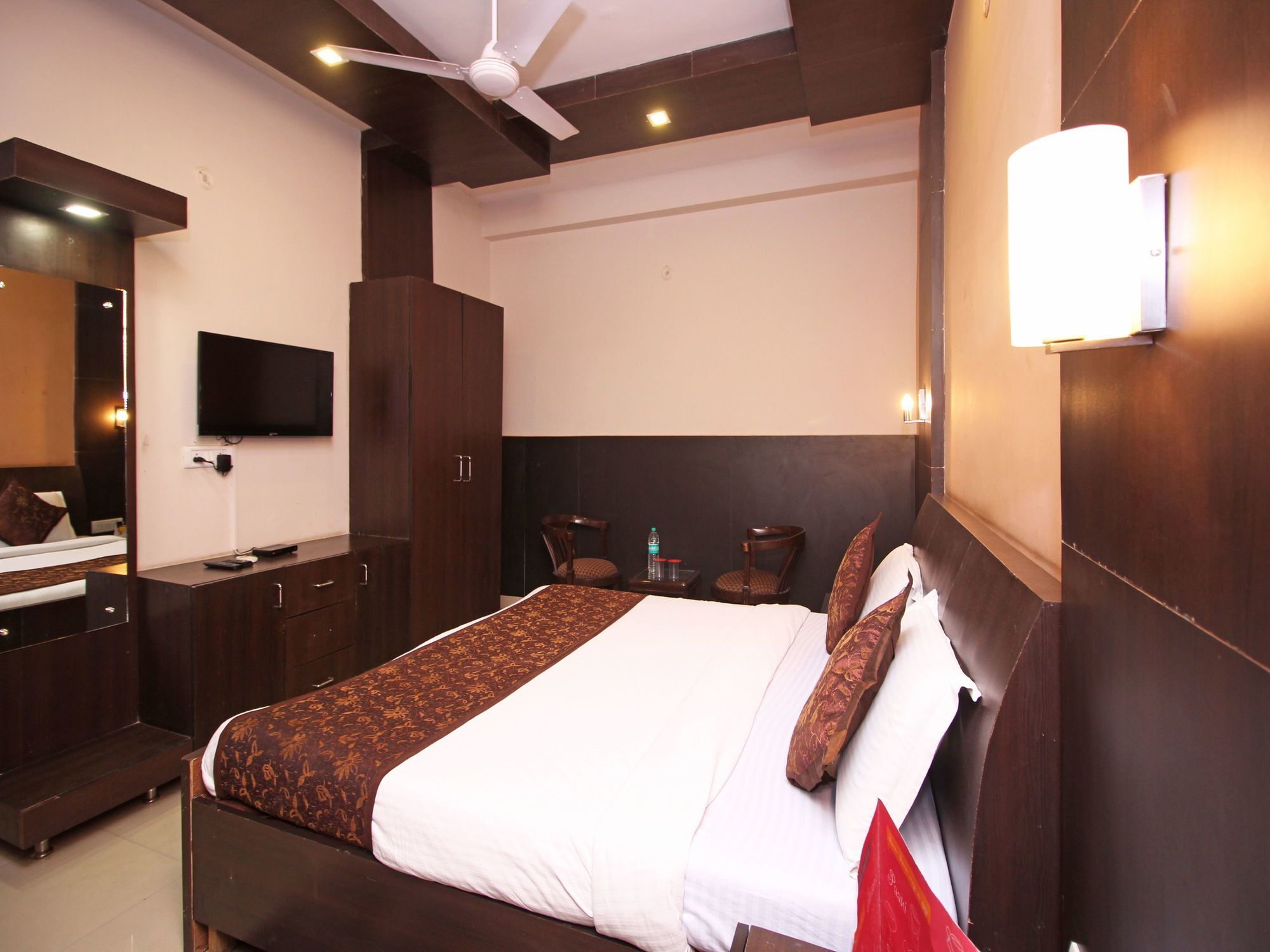 Oyo 576 Hotel Shree Kanta Residency グルガウン エクステリア 写真